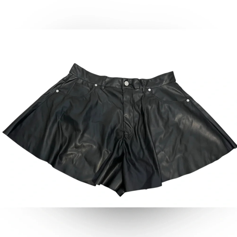 NWT BLANK NYC Faux Leather Black Shorts size 31